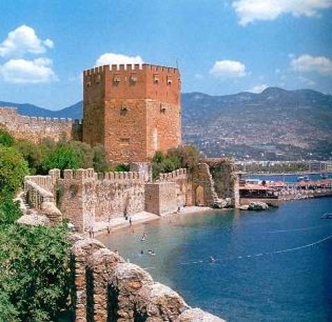 Alanya kalesinden aşağıya taş atıp o taşı denize ulaştırmaya çalışmak