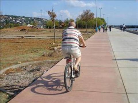 Bostancı-Maltepe sahilinde bisiklete binmek