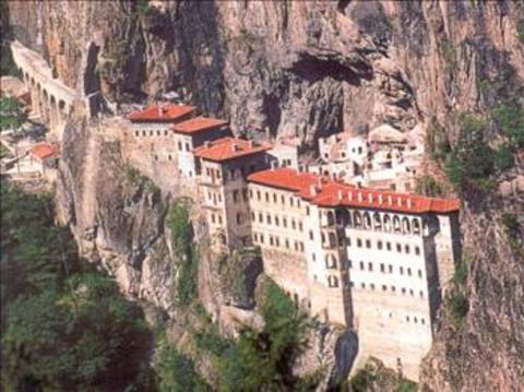 Trabzon'da insanlarla sohbet edip Sümela Manastırı'nın dillere destan öyküsünü dinlemek
