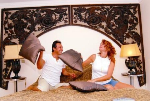 Evlerinin kapılarını ilk kez basına açan çift, verdikleri samimi pozlarla göz doldurdu.