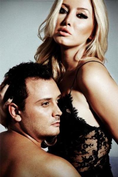 Albüm kapağı için gerçekleşen çekimlerde erotizmin sınırlarını zorlayan Erçetin ile Matraş, "Çekimlerde zorlanmadık çünkü biz aşkımızı her saniye yaşıyoruz. Erotizm de aşka dair" dedi. İkili, kapak çalışmasında Victoria ve David Beckham çiftinden ilham aldıklarını ise saklamadı.