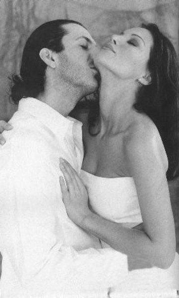 EBRU ŞALLI - HARUN TAN Ebru Şallı ile Harun Tan henüz sevgiliyken 14 Şubat nedeniyle Elele dergisine poz verdi