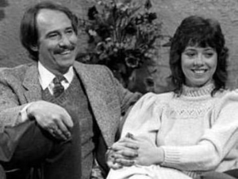 Phillips babasıyla ilişkisinin hamile kalıncaya kadar devam ettiğini belirtti. MacKenzie Phillips " Hamileydim ve çocuğumun babasının kocam mı yoksa babam mı olduğunu da bilmiyordum. Bebeği dünyaya getirmedim, kürtaj parasını da babam ödedi. Bu olaydan sonra babamın bana dokunmasına asla izin vermedim" diye konuştu.