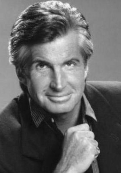 Aktör üvey annesiyle ilişkisinin babası George Spike Hamilton'ın ölümünden sonra kendisi daha olgun bir yaştayken yeniden alevlendiğini de sözlerine ekledi.