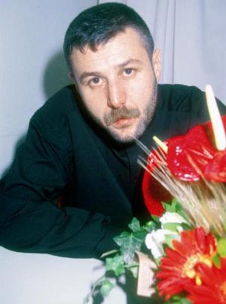 AZER BÜLBÜL -  - Şarkıcı Azer Bülbül de bir zamanlar uyuşturucunun pençesindeydi. Hatta komaya girmişti. Ancak Bülbül, tedavi gördükten sonra yaptığı açıklamada "Uyuşturucuya tövbe ettim" dedi.