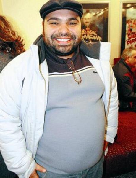 OKAN KARACAN -  - İsmi uyuşturucu ile anılan ünlüler kervanına Okan Karacan da katıldı. Polis, Karacan'ı uyuşturucu madde kullanımını teşvik etmekten ve müşteri bulmaktan gözaltına aldı. Yakalandıktan sonra sağlık ocağına elleri kelepçeli olarak götürülen Karacan, daha sonra serbest bırakılmıştı.