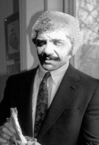 DANYAL TOPATAN -  - Atıf Yılmaz'ın anılarında açıkladığı esrar içen ünlülerden birisi de Danyal Topatan'dı. Yılmaz, Topatan'ın film setlerinde bile esrar kullandığını açıkladı.