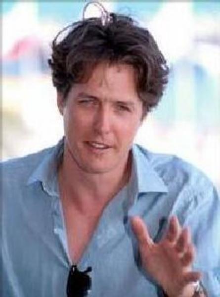 Hugh Grant -  - Liz Hurley efsane bir aşk yaşayan ünlü aktör Hugh Grant, 1995 yılında otomobilinde bir fahişeyle sevişirken paparazzilere yakalanmış, günlerce magazin basınının gündeminden düşmemişti. Bunun üzerine biricik aşkı Liz Hurley tarafından terk edilen ünlü aktör yaptığnının affedilemez bir hata olduğunu itiraf etmiş, ancak sonucu değiştirememişti.
