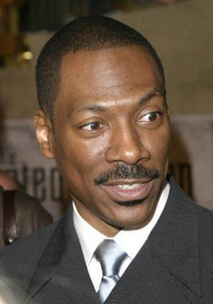 Eddie Murphy -  - Ünlü oyuncu Los Angelas'ta sabaha karşı yol kenarında transeksüel bir fahişeyle yakalanmış ve polise, centilmenlik yaptığını ve "bayanı" eve bırakmak üzere otomobiline aldığını söylemişti.