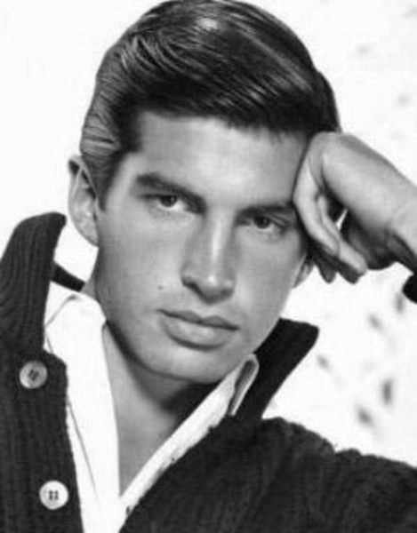 ABD TV'sinde yayınlanan The View adlı programa katılan aktör, hem yeni kitabı Don't Mind If I Do: A Memoir'ı tanıttı hem de hayatının en büyük sırrını ifşa etti.