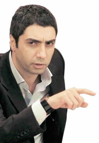 Kurtlar Vadisi Pusu'da Polat Alemdar karakterini canlandıran Necati Şaşmaz'ı ise, yedi sezondur Umut Tabak seslendiriyor