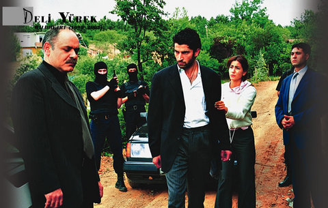 Hırçın bir delikanlının hayat mücadelesini anlatan dizi özellikle gençler tarafından çok seviliyordu