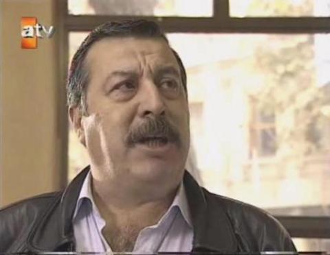 GURBETÇİLER: Almanya'ya çalışmaya giden ve yıllar sonra karısı Helga'yla Türkiye'ye dönen bir işçinin, iki çocuğu ve Alman hayat arkadaşıyla birlikte ülkesindeki yaşama yeniden adapte olma sürecinin eğlenceli bir şekilde anlatıldığı unutulmayacak bir diziydi