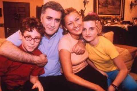 Çocuklar Duymasın da yıllarca seyirciyi ekrana kilitleyen dizilerden biriydi.