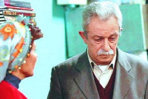 Savaş Dinçel başta olmak üzere usta oyuncular ve genç yetenekleri biraraya getiren Ekmek Teknesi güldürürken düşündüren düşündürürken gülümseten keyifli bir diziydi.