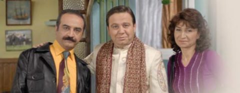 Tiyatro ile diziyi aynı anda sunan unutulmayacak eserlerden biride "Bir Demet Tiyatro" oldu