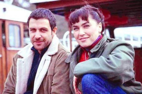 Karadeniz'in hırçın dalgalarını ekranlara taşıyan Gülbeyaz da bir dönem ekranlarda fırtına gibi esti.