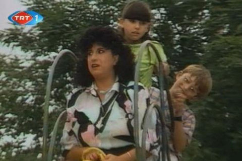 Perran Kutman'ı TV tarihinin unutulmazları arasına sokan Perihan Abla 1990'lı yılların en çok izlenen dizilerinden biriydi.