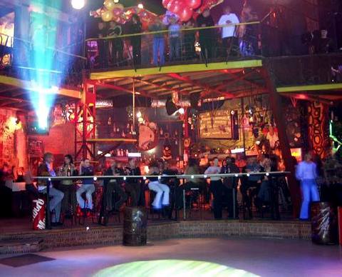 Eğlence hayatı da pahalıdır ama en gözde bekârlar da buradadır.