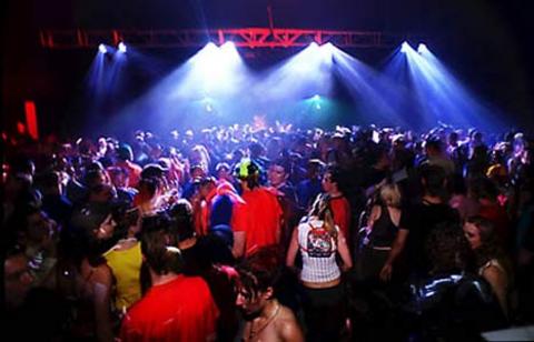 Parti çok olunca eğlence yabana atılır cinsten değil.