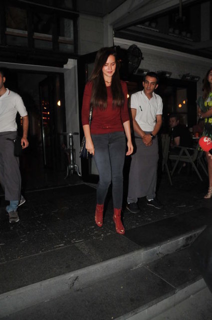 BURAK Özçivit'le aşk yaşamaya başlayan Fahriye Evcen, önceki gün Etiler'deydi.