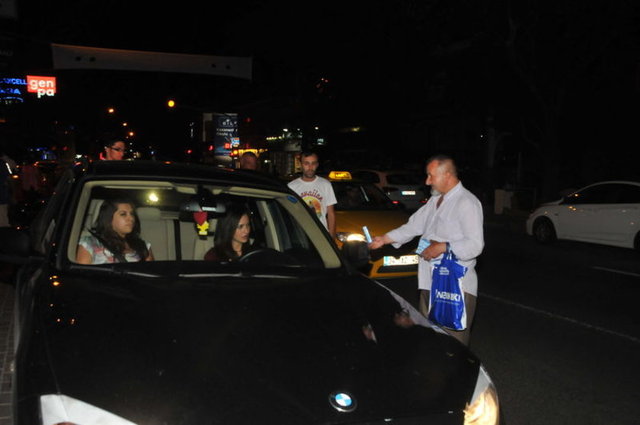 Özçivit'in Ceylan Çapa'dan ayrılmasına neden olduğu iddiaları sorulan Evcen, gazetecilere adeta ateş püskürdü: "Ne alakası var? Bana bunu yapmayın Allah aşkına!"