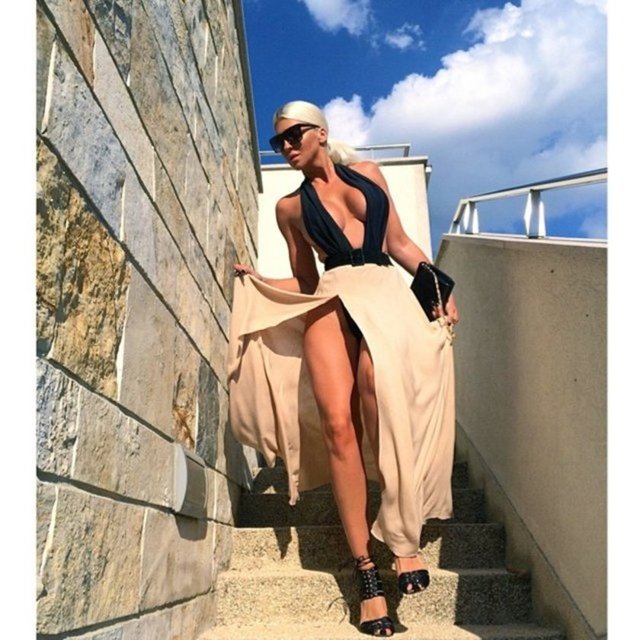 Beşiktaşlı futbolcu Tosic'in şarkıcı eşi Jelena Karluesa'nın İstanbul'daki evi Acıbadem'de.