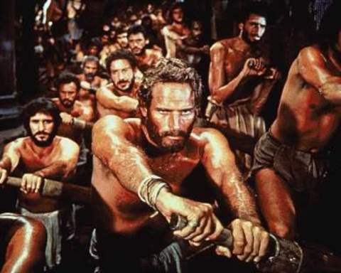 Yönetmeni William Wyler olan film, Lewis Wallace'nin romanı 'Ben-Hur: A Tale of the Christ'in en ünlü sinema uyarlaması. Başrollerde, Judah Ben-Hur rolüyle Charlton Heston ve Messala rolüyle Stephen Boyd var.