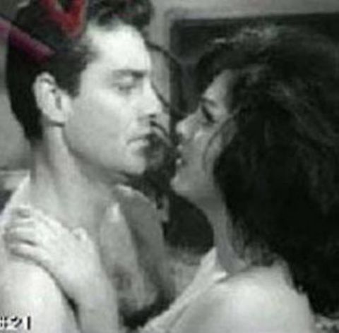KADIN SEVERSE (1968)