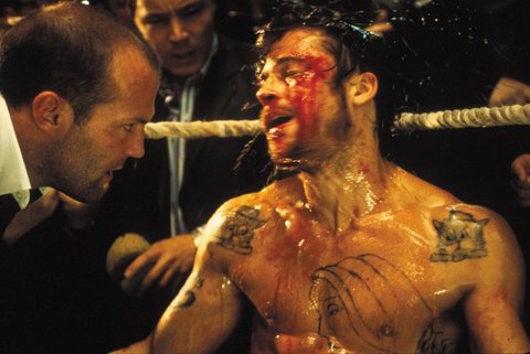 2-Kapışma (Snatch.) (2000) -  - Tür alanında kilit bir yere yerleşen eser, Guy Ritchie imzalı. Gangster çetesinin yanında nasıl bir lehçeyle konuştuklarını anlamakta güçlük çektiğimiz çingenelerin de eklenmesiyle birlikte oluşan bir kahkaha tufanı! Brad Pitt de başrollerden birinde....