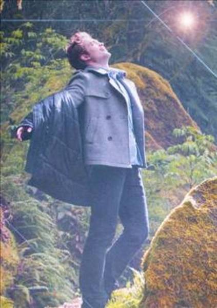 6 - Vampir Hastalığı: güneşten acı çekmek -  - Dışarda güneşten korunmak içim büyük mesafeler gidecek insanlar vardır. Eğer güneşe yakalanırlarsa vücutları kabarır. Bazıları güneş tenlerine değer değmez acı çekip kabarmaya başlar. Tamam, tam olarak vampir değillerdir. Kan içip tabutlarda yaşamazlar fakat vampir benzeri belirtilere sahip nadir bir hastalıkları olduğu için acı çekerler. -