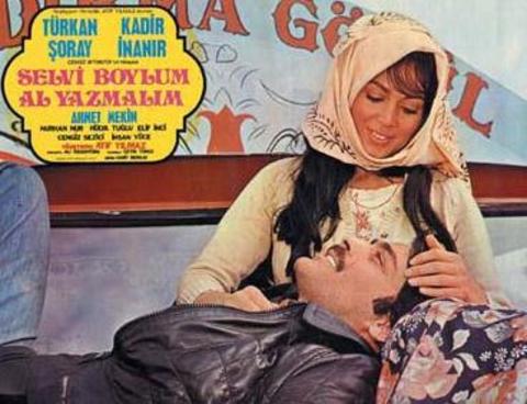 SELVİ BOYLUM AL YAZMALIM -  - Yönetmen: Atıf Yılmaz (1977)