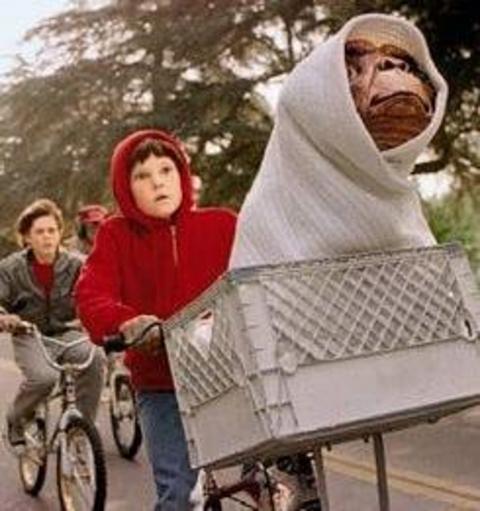 E.T. -  - Yönetmen: Steven Spielberg (1982)