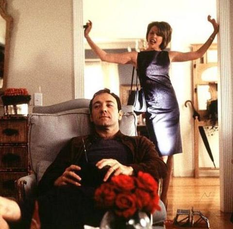 AMERICAN BEAUTY (AMERİKAN GÜZELİ) -  - Yönetmen: Sam Mendes (1999)