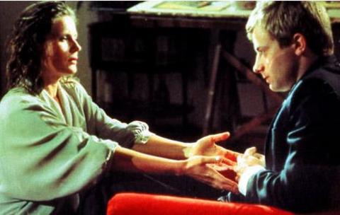 KROTKI FİLM O MİLOSCİ (AŞK ÜZERİNE KÜÇÜK BİR FİLM) -  - Yönetmen: Krzysztof Kieslowski (1988)
