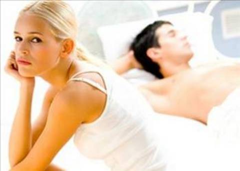 Partnerinizin kendisine bir iyilik ya da sürpriz yaptığınızda suçluluk duyması, size olan ilgisini kaybettiğini ama sizin ona ilginize de dayanamadığını gösterir.