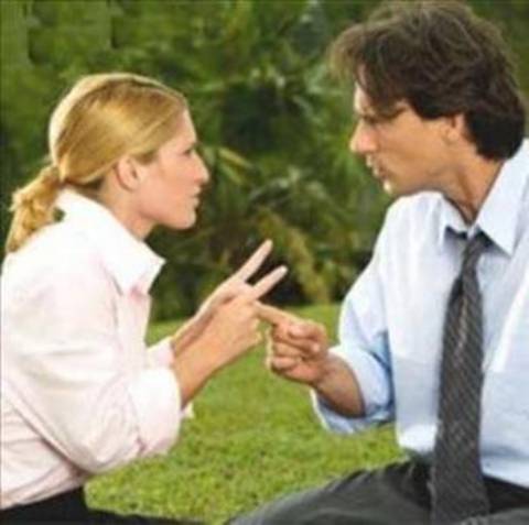 Partneriniz kapıları kapatmaya başladıysa, siz de kara kara düşünmeye başlayabilirsiniz. Aralarında cinsel çekim olan ve ortak yaşam alanlarını paylaşan insanlar, ilişkilerinde kapalı kapı kullanmazlar. Kapı semboldür ve yüzünüze kapanması da partnerinizin sınırlarından çıkmanız gerektiğine işarettir.