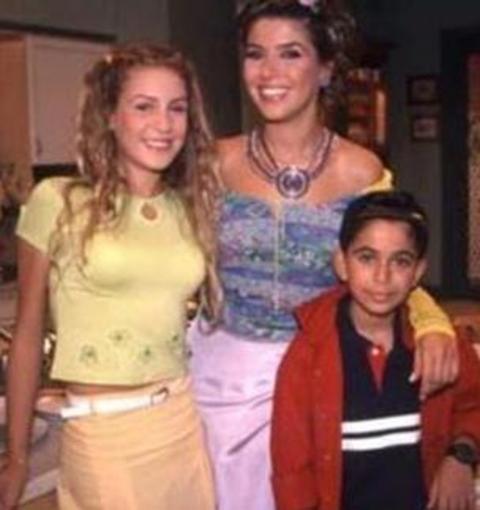 -  - Dört yaşında Yıldız Alper Bale Okulu'nda dans eğitimi alan Kobal, İSTEK Vakfı Özel Acıbadem Lisesi mezunu.