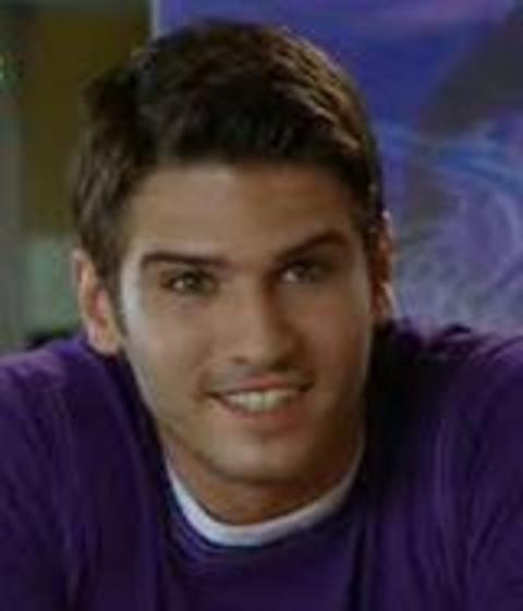 -  - Özel hayatıyla da ilgi odağı olan Sayışman şu sıralar Lale Devri adlı dizide rol alıyor.