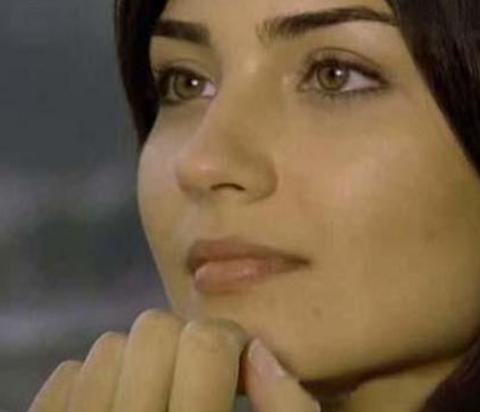 -  - Bu dizinin ardından başrol oynadığı Ihlamurlar Altında geldi. Onu Asi izledi.. -  - Bu arada Çağan Irmak'ın izlenme rekorları kıran Babam ve Oğlum filminde küçük bir rol üstlendi.