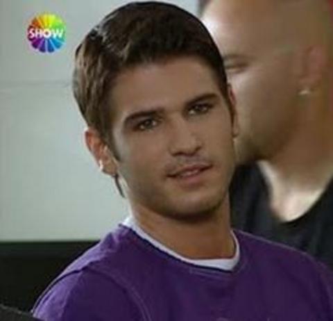 -  - Sayışman; Aşk Tutulması ile sinemadaki ilk başrolünü de üstlendi.