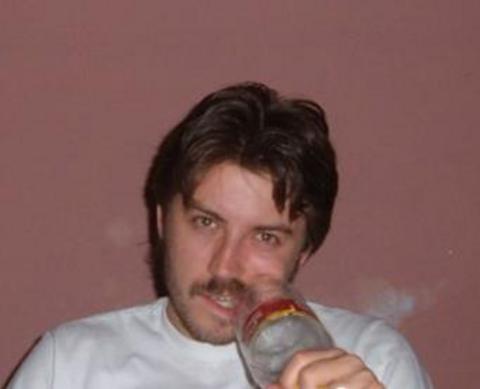 Atiksoy'un dizideki rol arkadaşlarından biri....