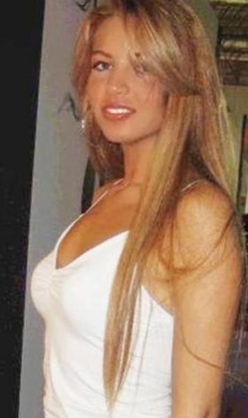 -  - Elif'in Günlüğü ve Kayıp Prenses gibi dizilerde rol alan Öztunç bir dönem de mankenlik yaptı.