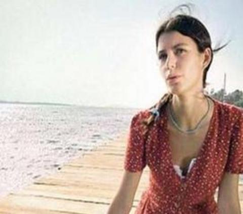 -  - Şu sıralar Fatmagül'ün Suçu Ne adlı dizi ile ekrana geliyor.