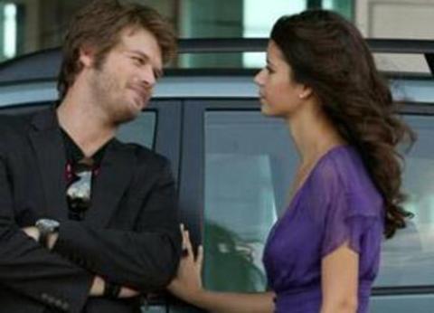 -  - Yılmaz Karakoyunlu'nun romanından uyarlanan Güz Sancısı ile sinemaya adım attı. Bu filmde beklentilerin çok üstünde bir performans sergiledi.