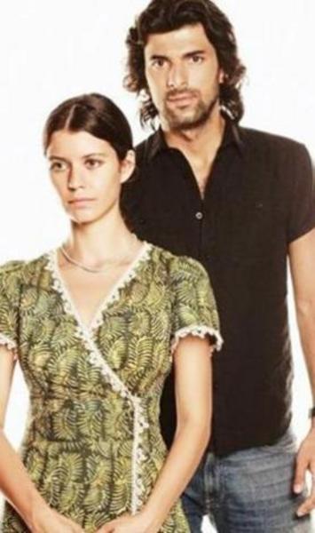 Kara Yılan, Bir Bulut Olsam gibi dizilerde oynadı. Şu sıralar aynı yarışmada mücadele ettiği Beren Saat ile birliket Fatmagül'ün Suçu Ne dizisinde rol alıyor.