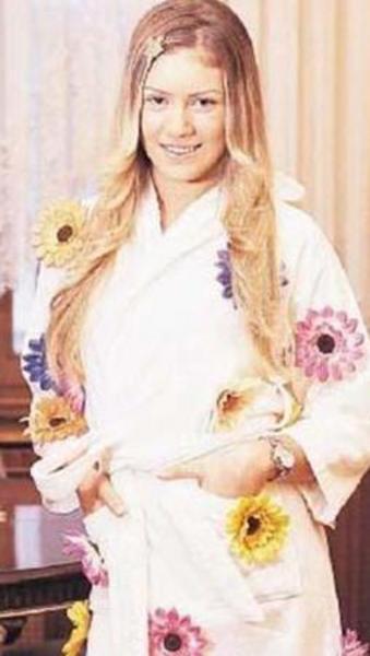 -  - 1987 doğumlu Sinem Kobal, adını Dadı adlı diziyle duyurdu...