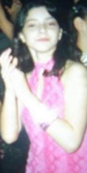 -  - Bu karedeki küçük kız da günümüzün en ünlü TV yıldızlarından biri...