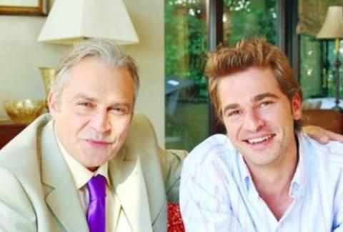 -  - Onu asıl üne kavuşturan dizi Sevgili Dünürüm oldu. Başarılı oyuncu bu dizide Haluk Bilginer, Sumru Yavrucuk ve Nevra Serezli gibi tecrübeli oyuncularla beraber kamera karşısına geçti. -  - 009 yılında vizyona giren Bir Bulut Olsam, Düzyatan'ın rol aldığı en başarılı dizilerden birisi oldu.