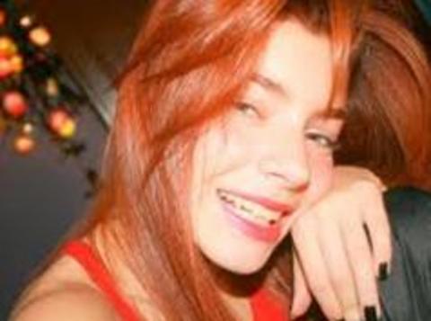 -  - Merve Boluğur şimdilerde Kanal D'nin yeni sezondaki en iddialı dizilerinden biri olan Küçük sırlar'da rol alıyor.